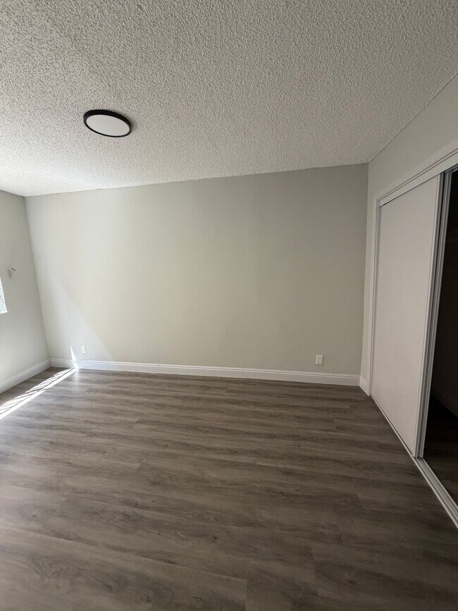 2508 S West View St Unit 01