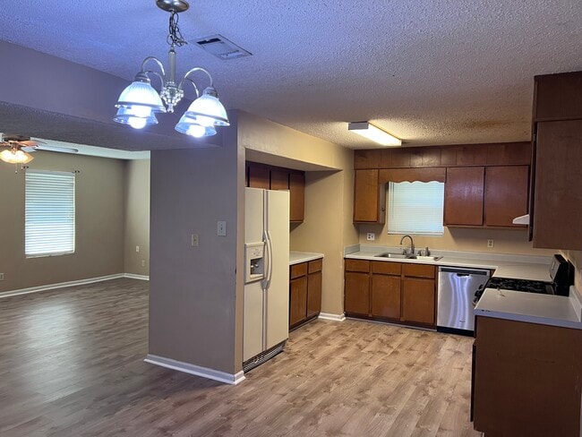 Photo - 103 Murdock Ln