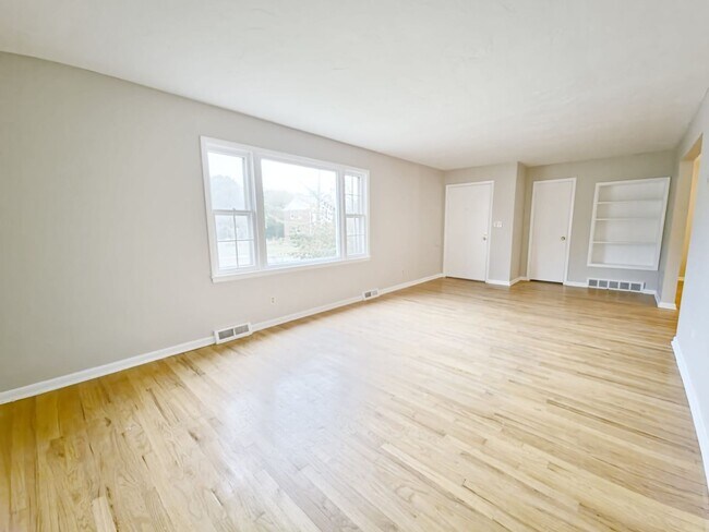 3427 Westbury Rd, Shaker Heights, OH 44120 - 3427 Westbury Rd, Shaker Heights, OH 44120 Apartment Unit Down