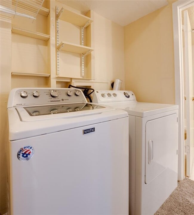 Photo - 6011 Milton St