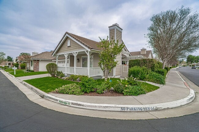Building Photo - COMING SOON! Charming 2-Bedroom Home with a Versatile Loft in The Bungalows of Valencia!