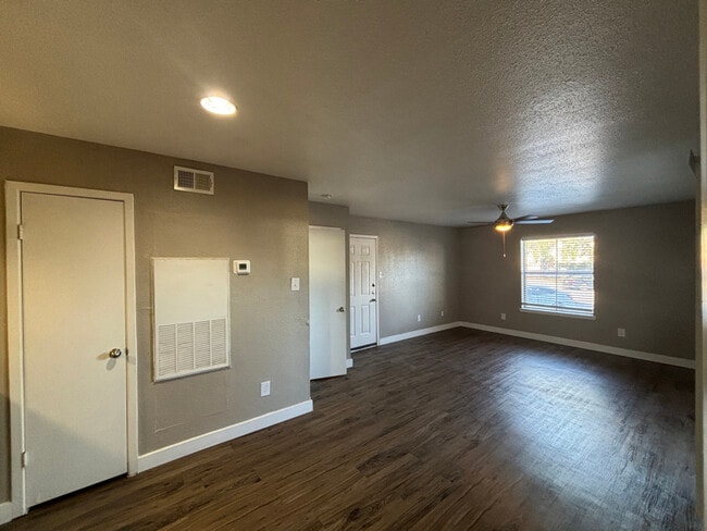 Photo - 1400 Clarewood Dr Unit b2