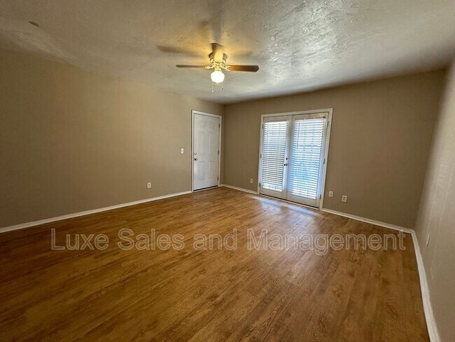 Photo - 6016 NW Expressway Unit B