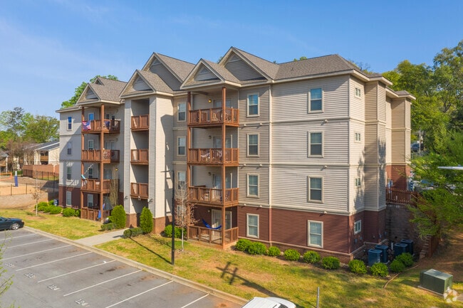 Pineherst Student Apartments - Pineherst Student Apartments