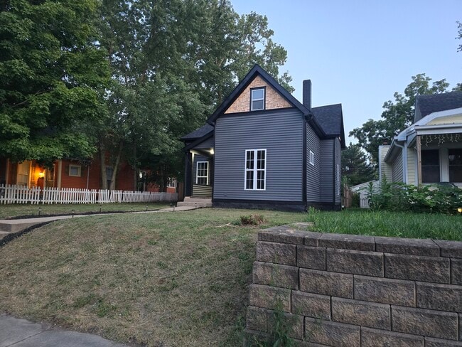 Photo - 817 W 5th St Casa