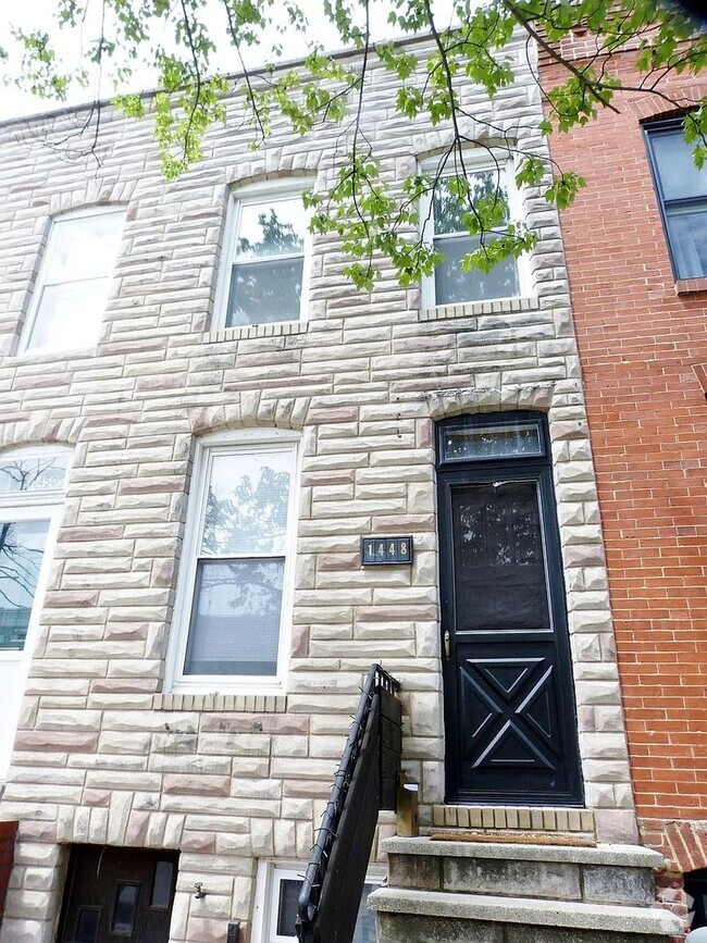 Building Photo - Charming 2 Bed + Office w/ Parking | Steps... Rental