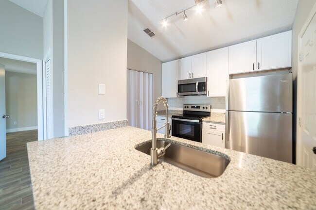 Kitchen - 970 Orchid St