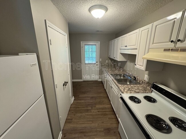 Photo - 2260 Sherwood Ave Unit E