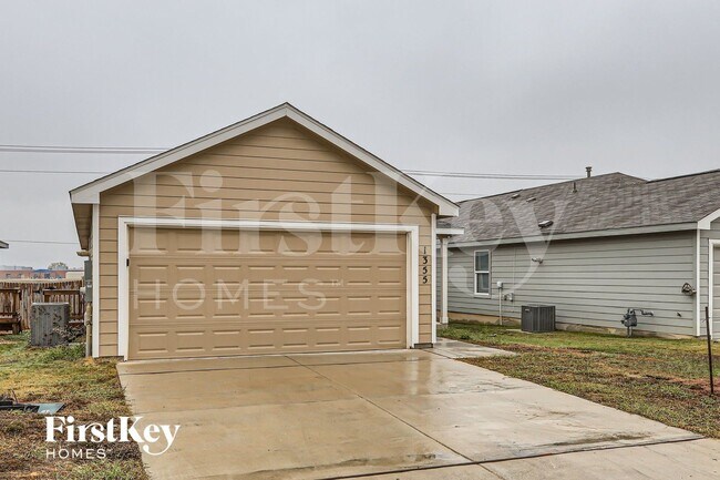 Photo - 1335 White Willow
