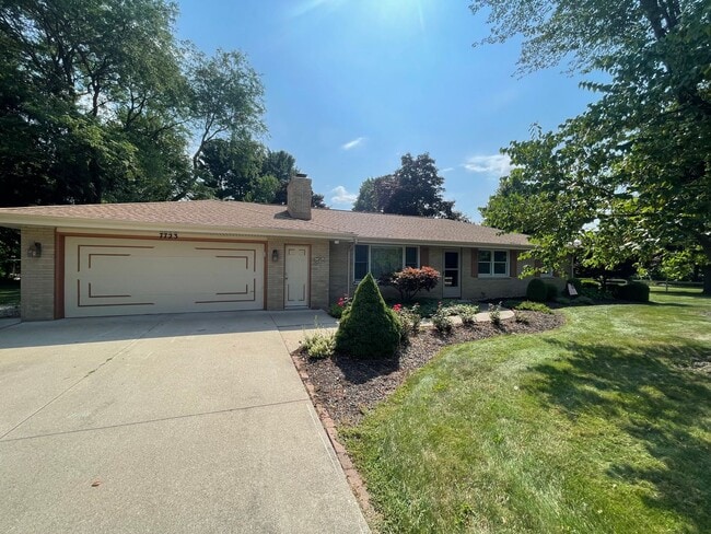 Building Photo - Three Bedroom Home in Richland