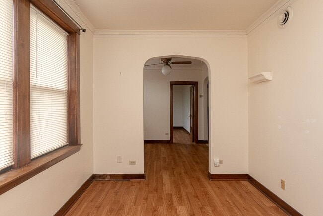 Building Photo - 3632 N Paulina St Unit J08P