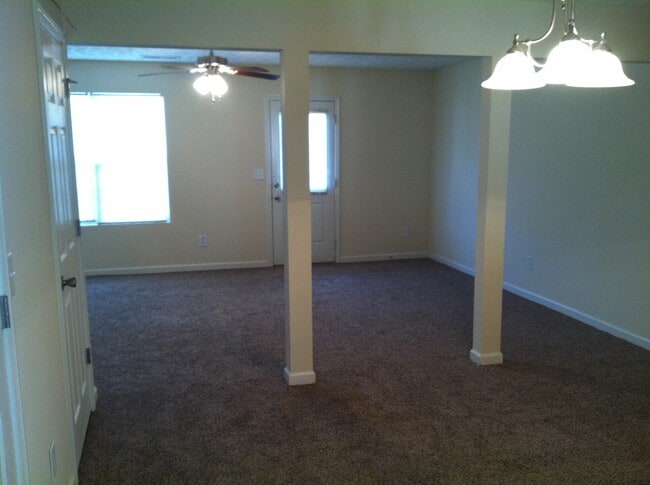 Photo - 7160 Grosbeak St