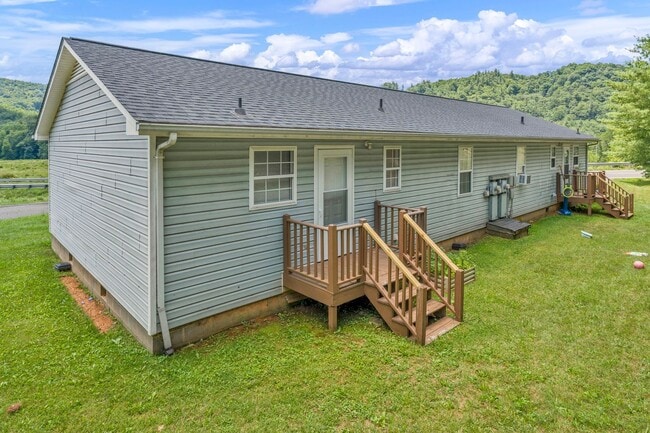 Photo - 7863 NC-163
