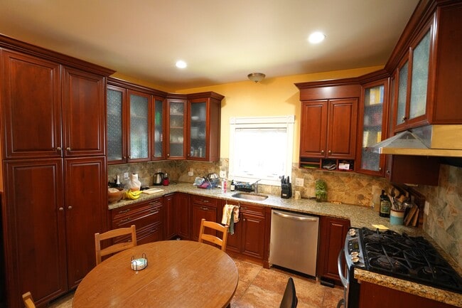 Photo - 127 Franklin St Unit 1
