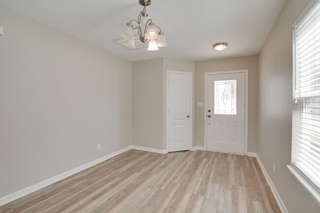 128 Farmington Dr