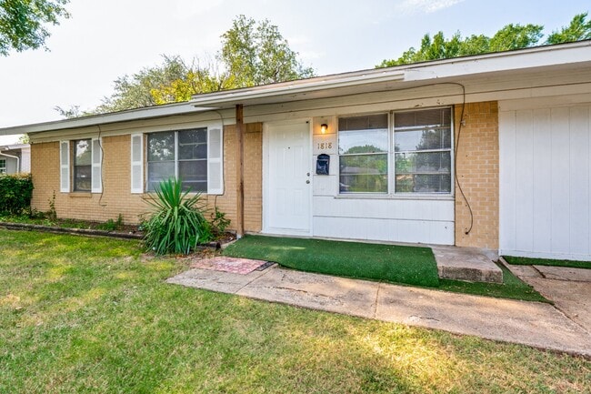 Photo - 1818 Highland Dr