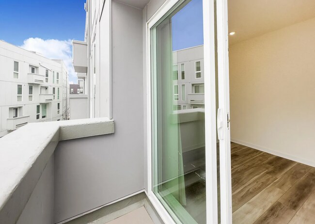 Photo - Ave V Unit B