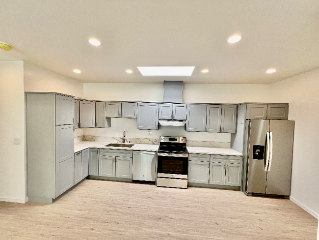 Building Photo - 859 W 43rd Pl Rental