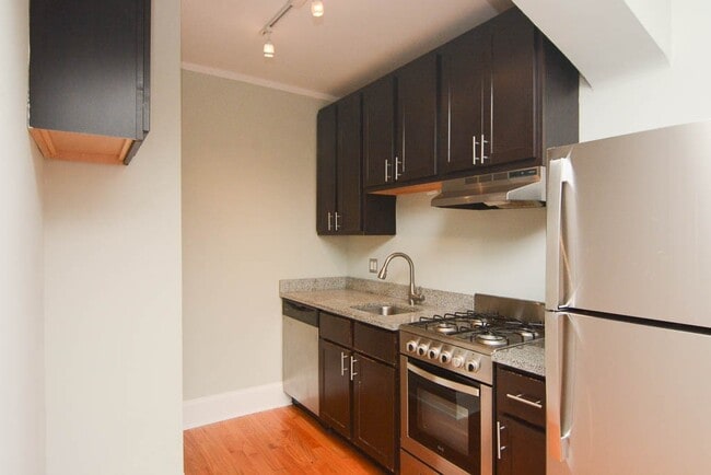 Photo - 4725 N Hermitage Ave Unit 304