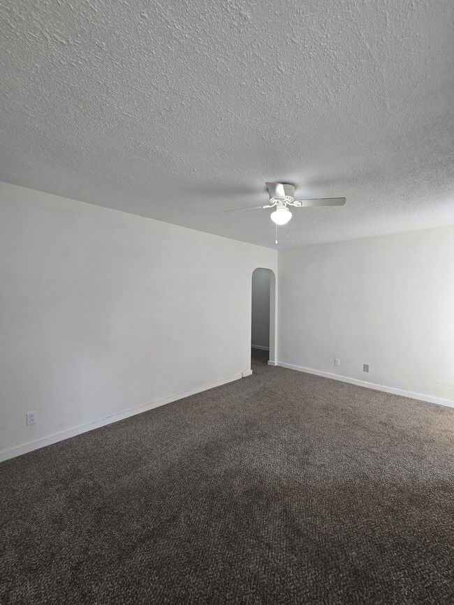 Photo - 1102 Dellrose