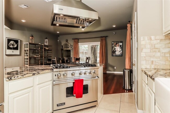 Photo - 1702 Newning Ave
