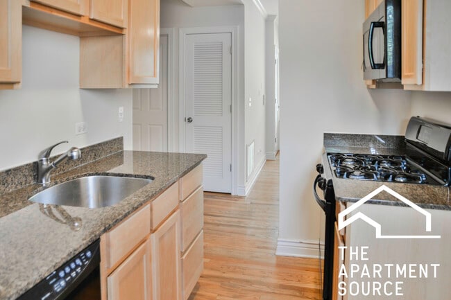 Building Photo - 1210 W Waveland Ave Unit 3