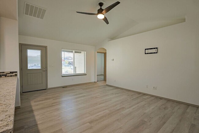 Photo - 709 E Ave K