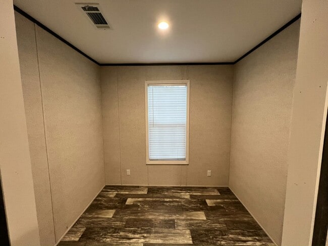 Photo - 126 Southland Ct