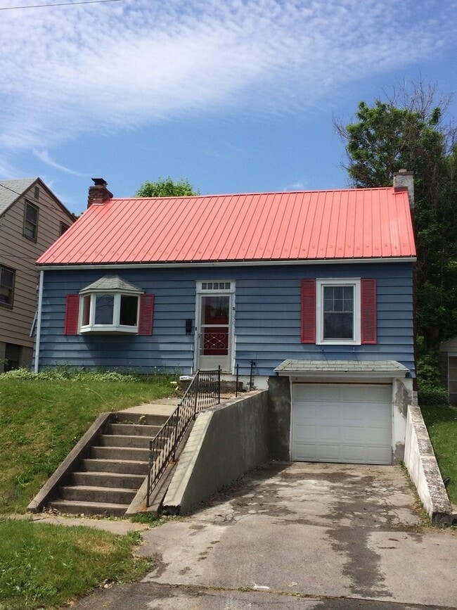 Spacious 4BR 2 Bath Cape in Great Location... - Spacious 4BR 2 Bath Cape in Great Location... House