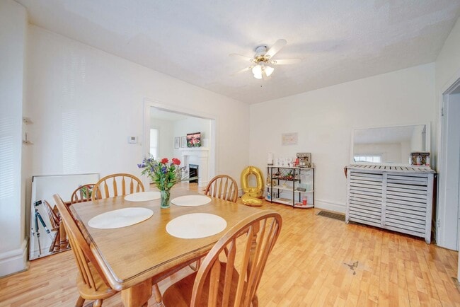 Photo - Ultimate 6-Bedroom House with Modern Kitch...