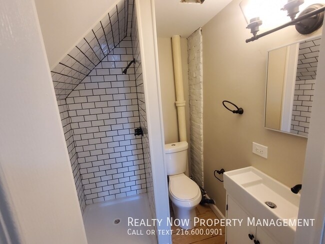 Photo - 1333 W 61st St Unit 3