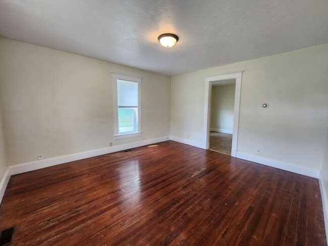 Photo - NOW $100 OFF! - 2 Bedroom Home in the Country
