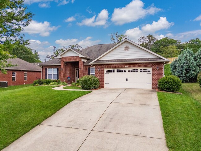 Photo - Spacious 4-Bedroom, 2 BA Ranch Home, 2 Car...