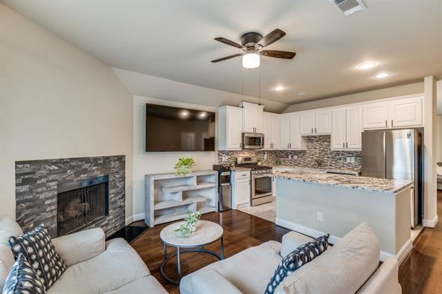 Photo - 1827 Lake Travis Dr