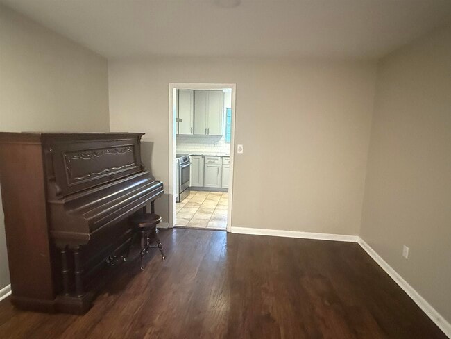 Photo - 2033 Doomar Dr