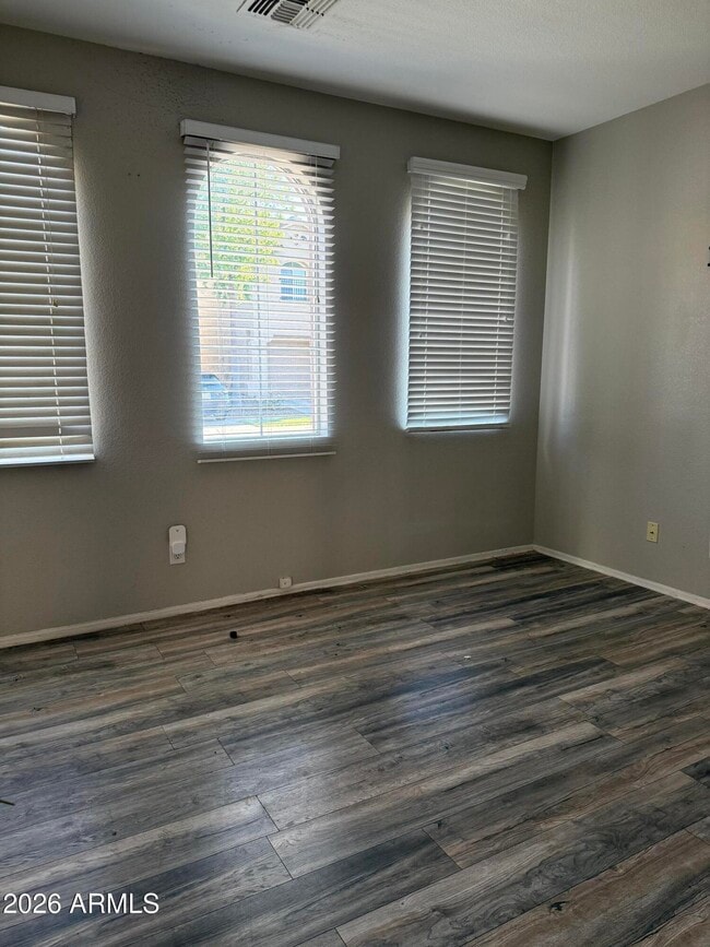 1410 E Mobile Ln