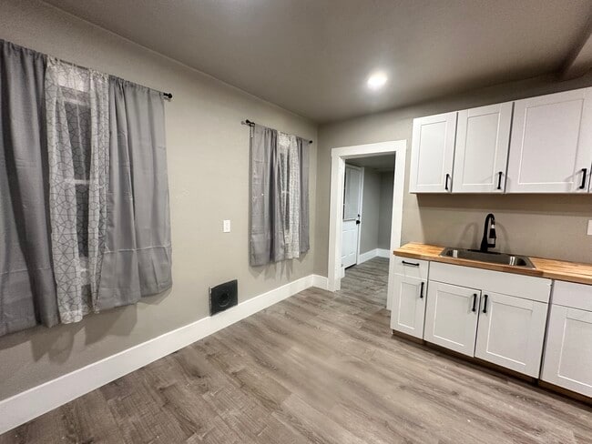 Photo - 320 Grant St