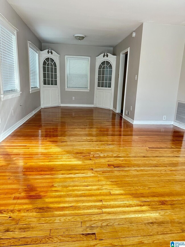 Photo - 1006 Broadway St