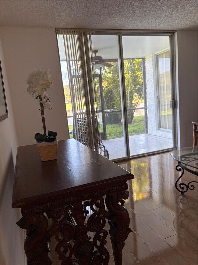 Photo - 3750 Inverrary Dr Unidad 1W