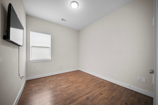 Building Photo - 5415 Margarita St
