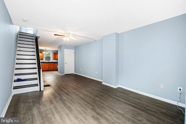 Building Photo - 2035 Watkins St