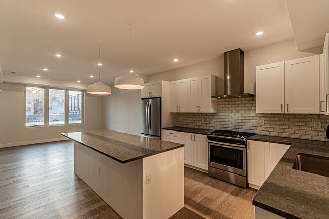 Photo - Newer Build 2 Bedroom, 4 Bathroom Jefferson Park Townhome