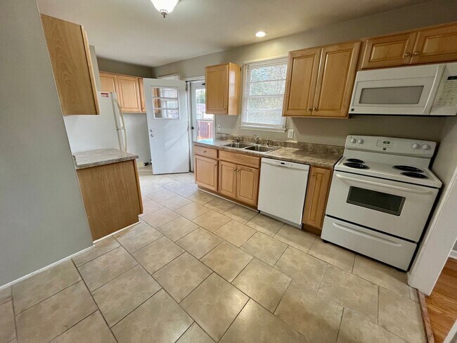 Photo - 3 Bedroom, 2 Bath Ranch located in Guilfor...