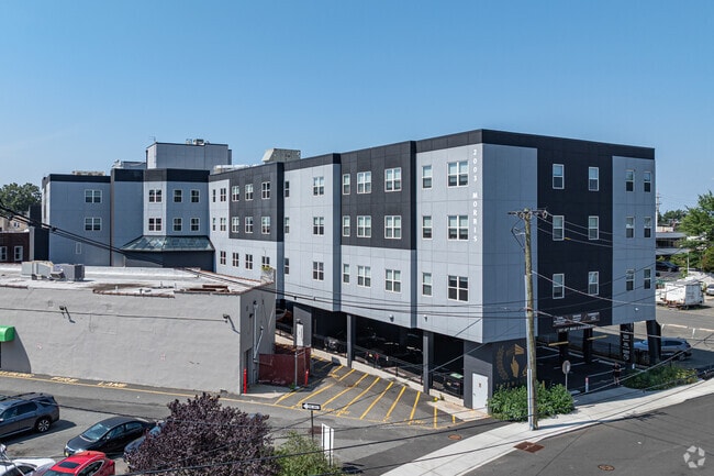 Alternar - Titan Union Luxury Apartments