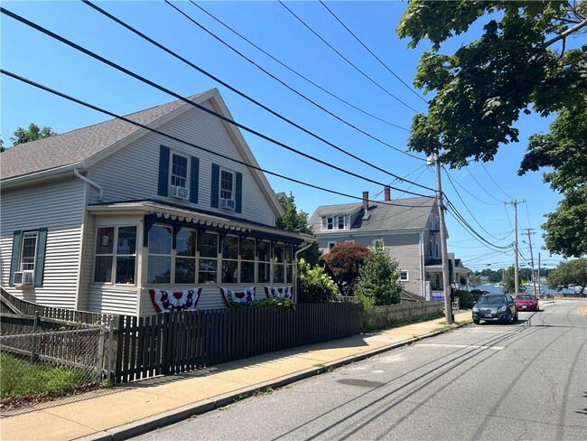 Building Photo - 12 Washington St Unit 2