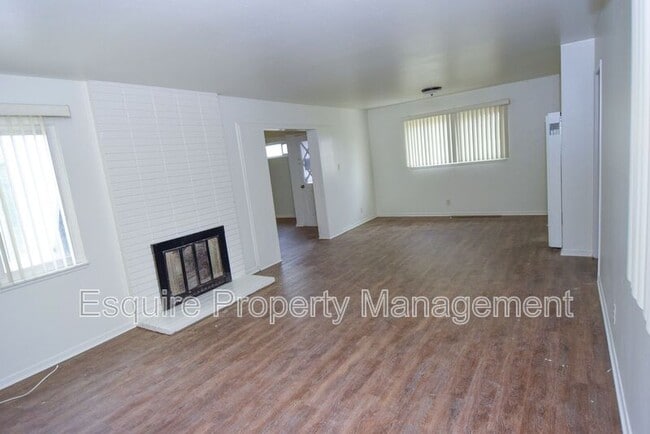 Photo - 405 Spruce St