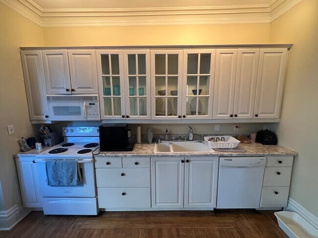 Kitchen - 501A Blackburn Rd Unidad C
