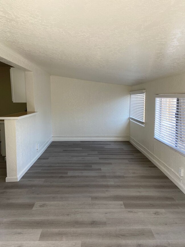 3622 1/2 COLLIER AVENUE-