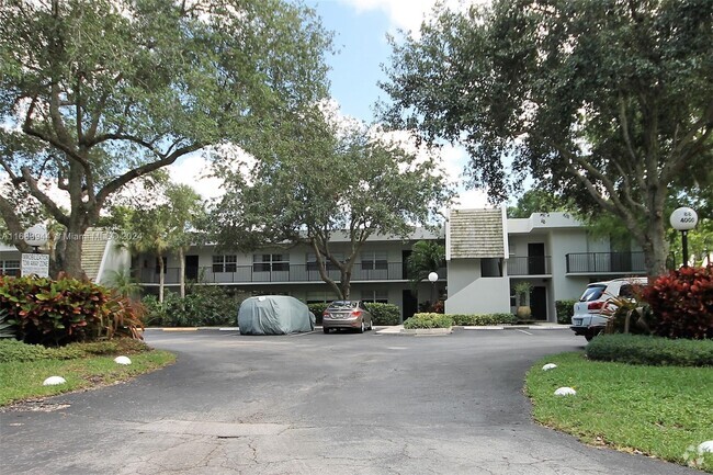 Building Photo - 4000 N Cypress Dr Unit 102 Rental