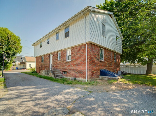 38 Landin St Unit 2nd Floor